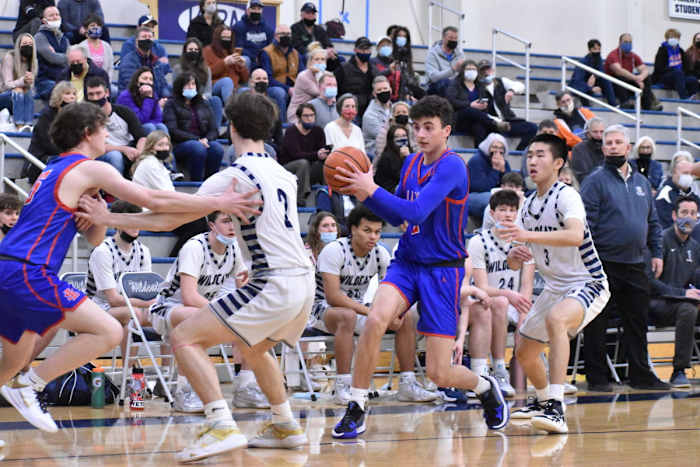 Wilsonville.La-Salle-Prep.boys-basketball.Dave-Ball.1
